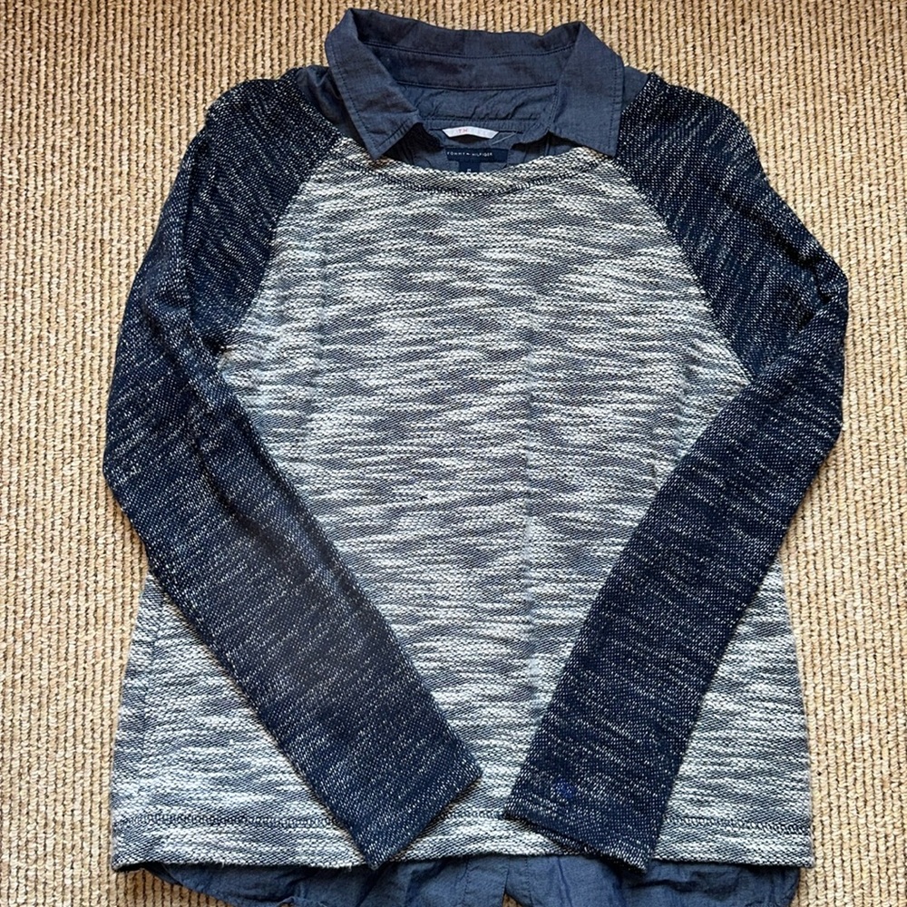 Tommy Hilfiger women's medium blue and gray sweater with collar